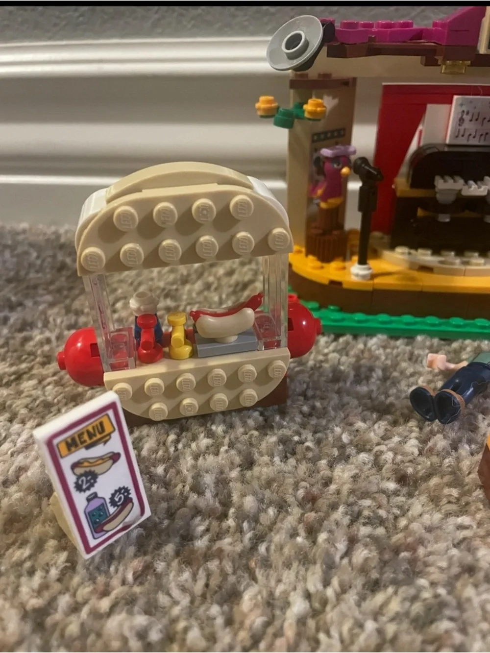 LEGO Friends set #41334 Andrea's Park Performance - Picture 5 of 7